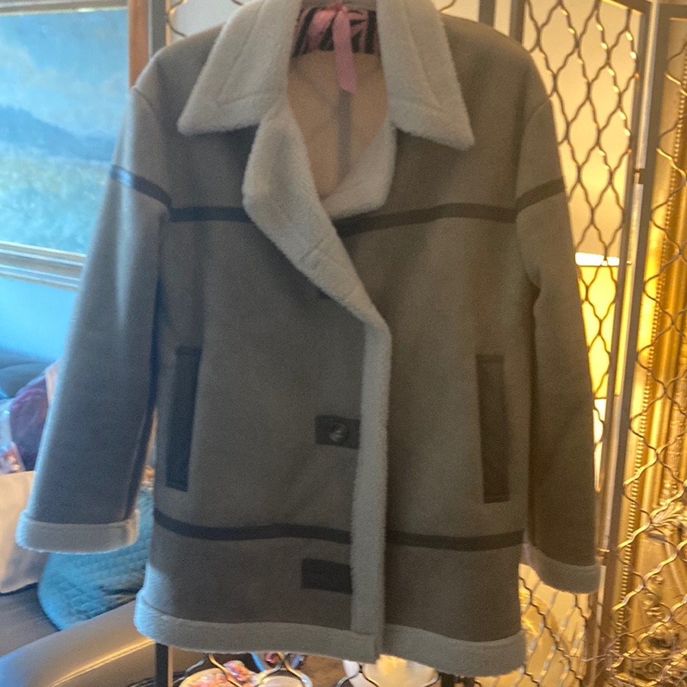 Faux suede/leather with fleece like lining in natural colors.